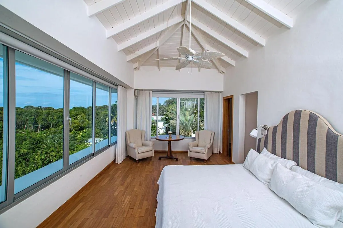 5 Mins From Beach, Hilltop Villa With Pool Ла-Паред
